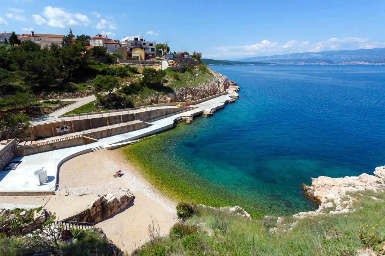 Apartments And Rooms With Parking Space Vrbnik, Krk - 5301 Bagian luar foto