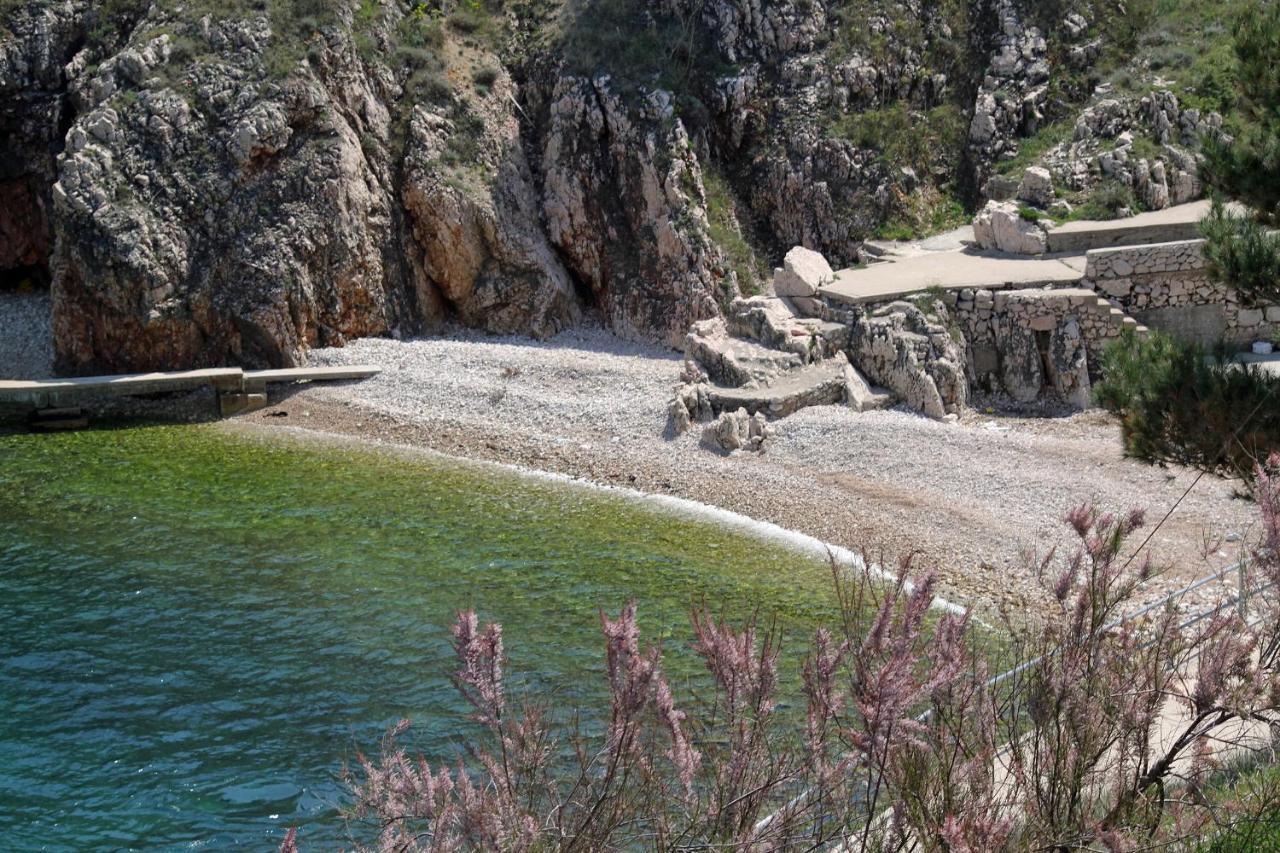 Apartments And Rooms With Parking Space Vrbnik, Krk - 5301 Bagian luar foto