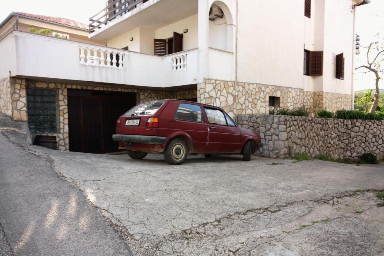 Apartments And Rooms With Parking Space Vrbnik, Krk - 5301 Bagian luar foto