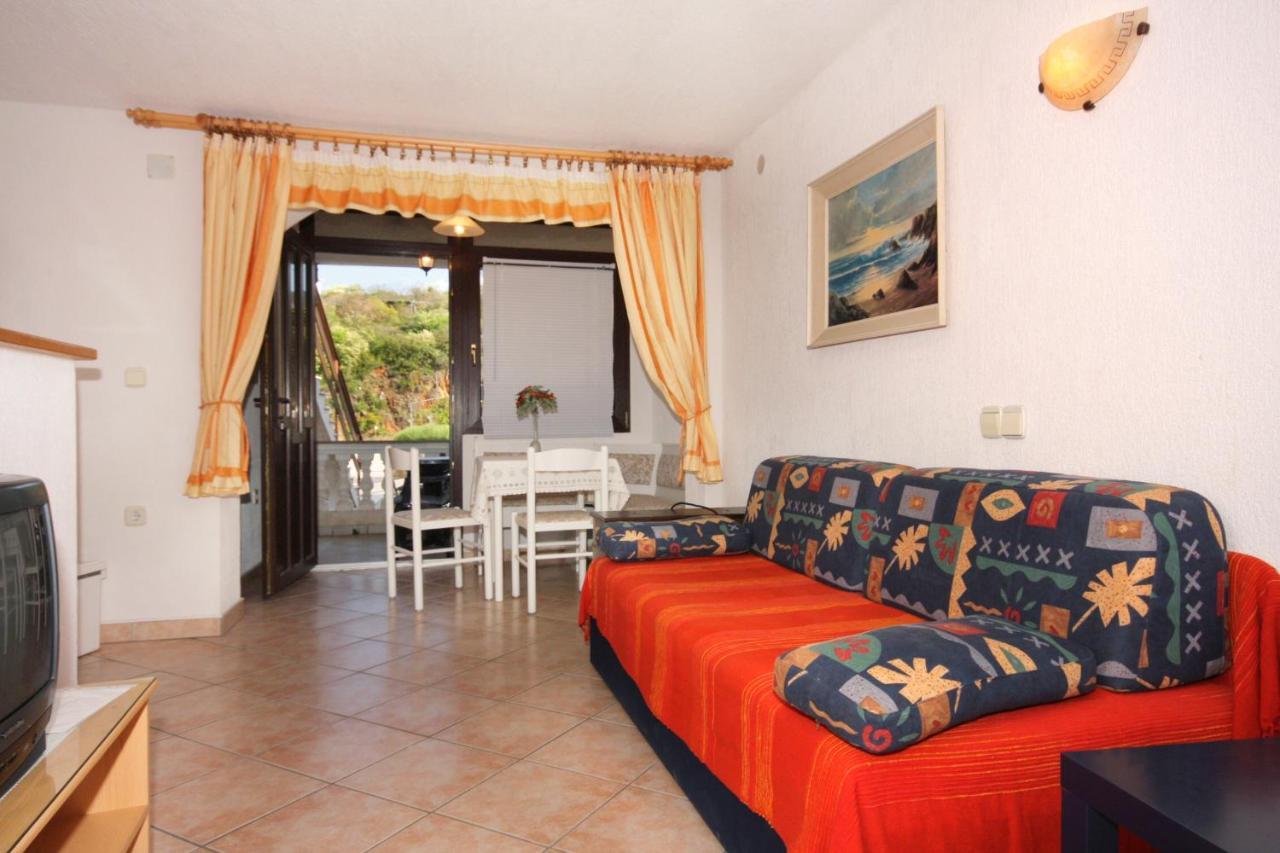 Apartments And Rooms With Parking Space Vrbnik, Krk - 5301 Bagian luar foto