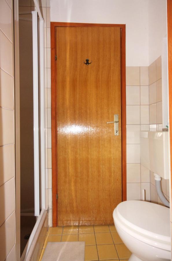 Apartments And Rooms With Parking Space Vrbnik, Krk - 5301 Bagian luar foto